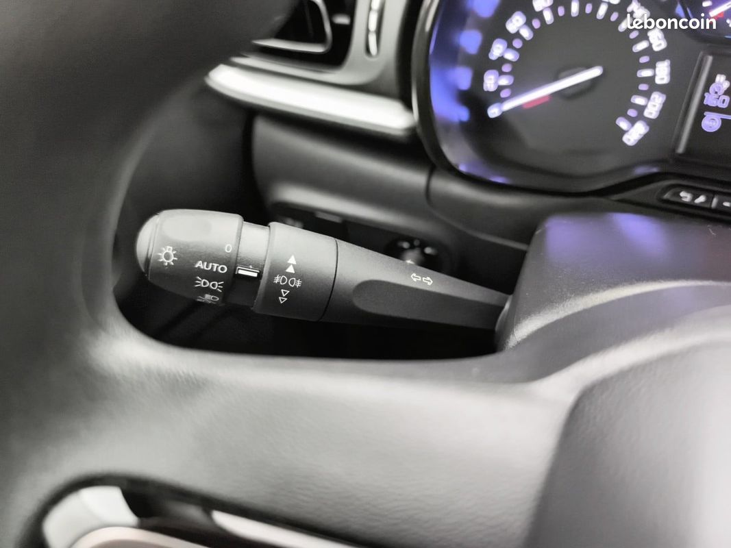 CITROEN C3 PureTech 110 S&S EAT6 Shine (image 22)
