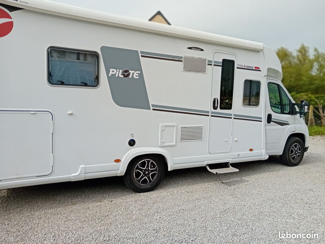 Camping car profilé (image 1)