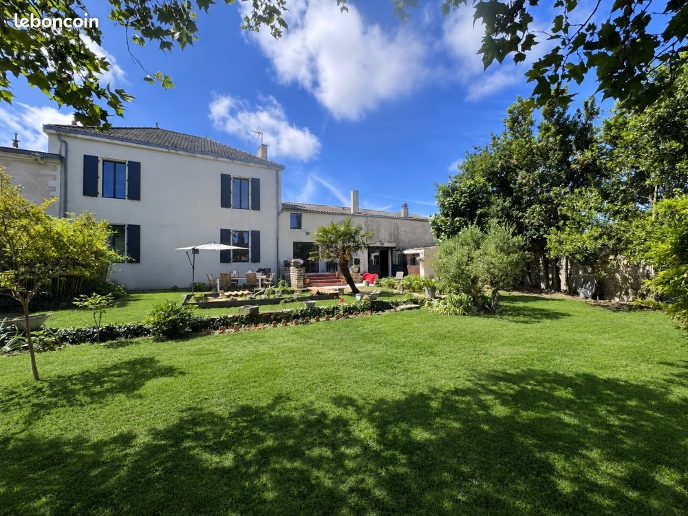 Maison 8 pièces 260 m² · à Nieul-sur-Mer · 260 m² · 1 295 800 €