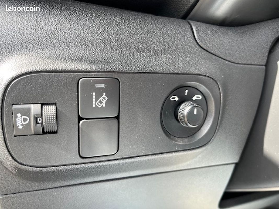 CITROEN C3 1.2 PureTech 12V - 83 S&S You (image 16)