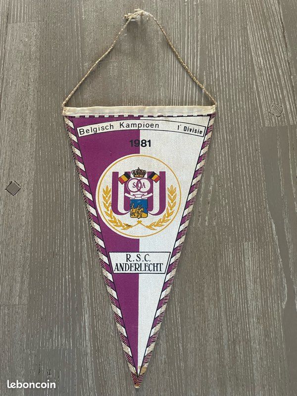 Lot De 9 Fanions De Foot Vintage - Décoration Sportive Rétro