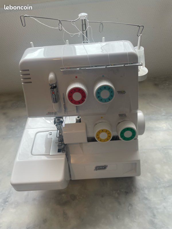 Machine à coudre surjeteuse (image 1)