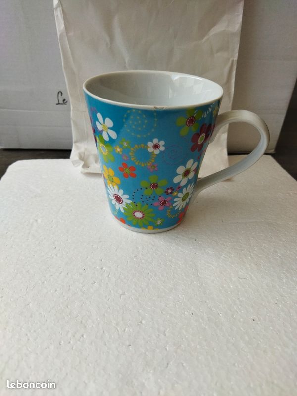 Tasse à fleurs (image 1)