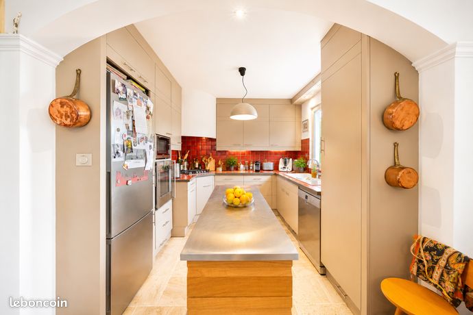 Propriété 6 pièces 318 m² — 9