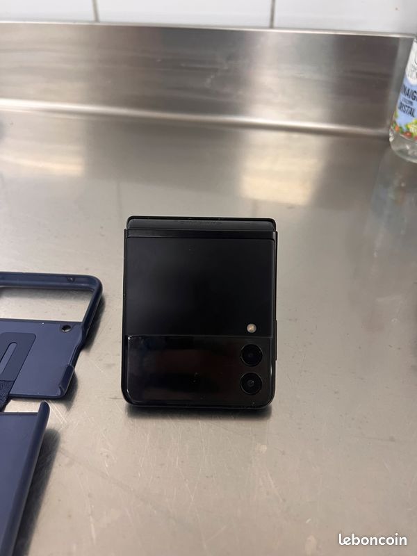 Samsung Galaxy Z Flip3 5G (image 3)