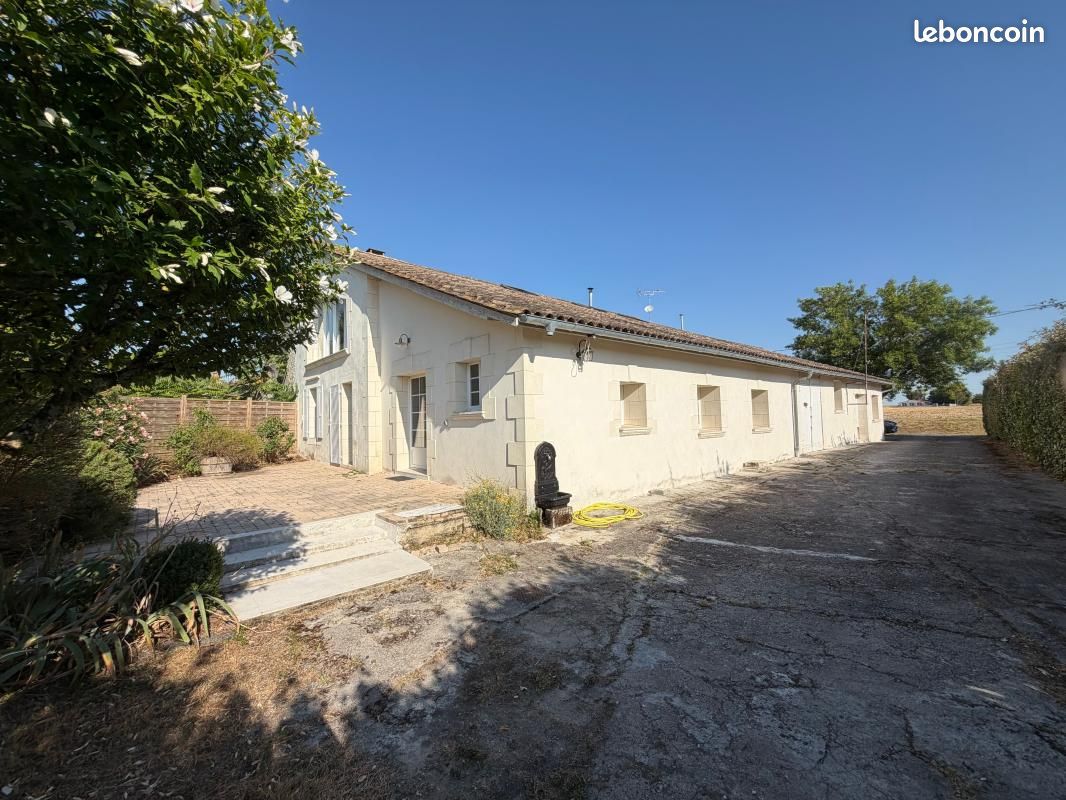 Maison 4 pièces 214 m² · à Fontaines-d'Ozillac · 214 m² · 223 650 €