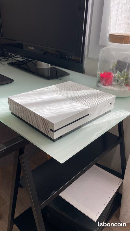Xbox one s (image 1)