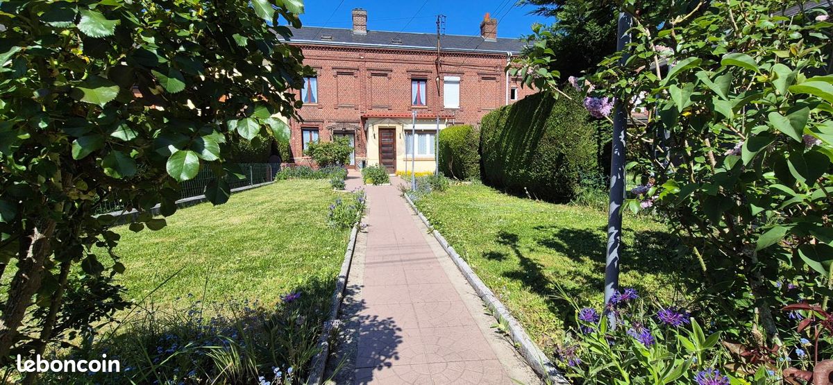 Maison 6 pièces 102 m² · à Saint-Léger-du-Bourg-Denis · 102 m² · 139 000 €