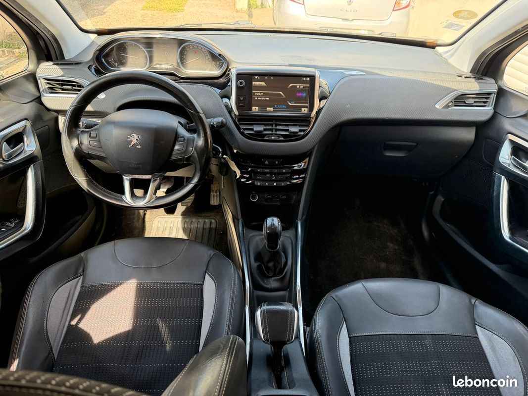 Peugeot 2008 1.6EHDI ALURE CARNET ENTRETIEN SUIVI KIT DISTRIBUTION NEUVE GPS PAIEMENT 4 OU 10 FOIS (image 5)