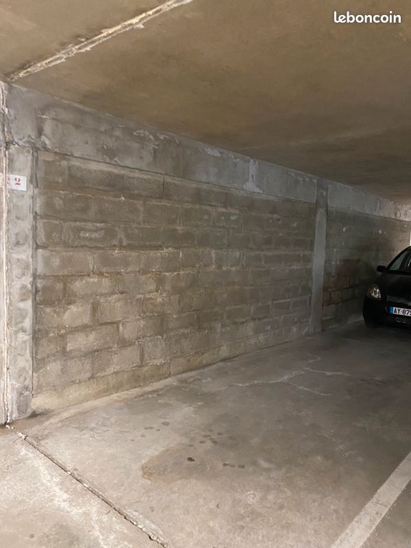 Place parking couvert (image 2)