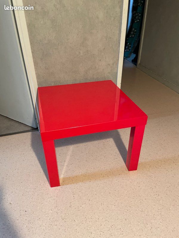 Petite Table rouge (image 1)