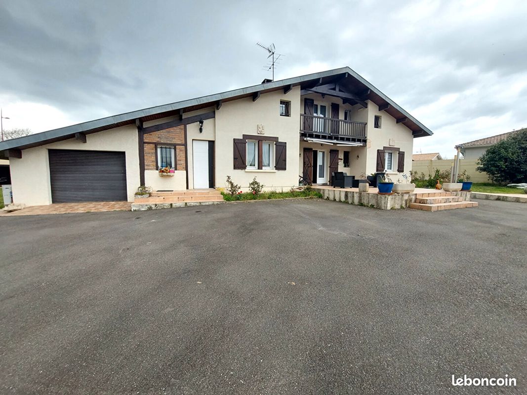 Maison 9 pièces 200 m² · à Saint-Vincent-de-Paul · 200 m² · 435 000 €
