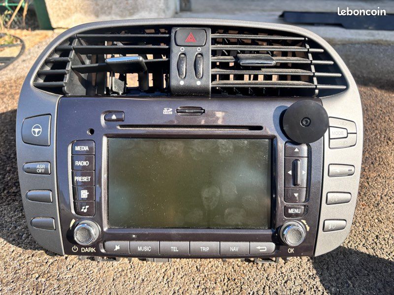 Plastique intérieur autoradio Fiat bravo 2 (image 2)