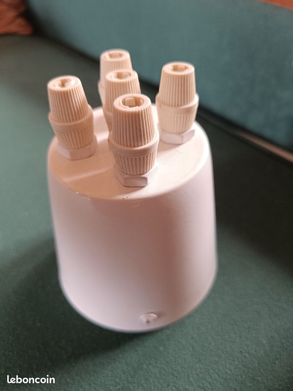 Cache fil ou adaptateur électrique (image 3)
