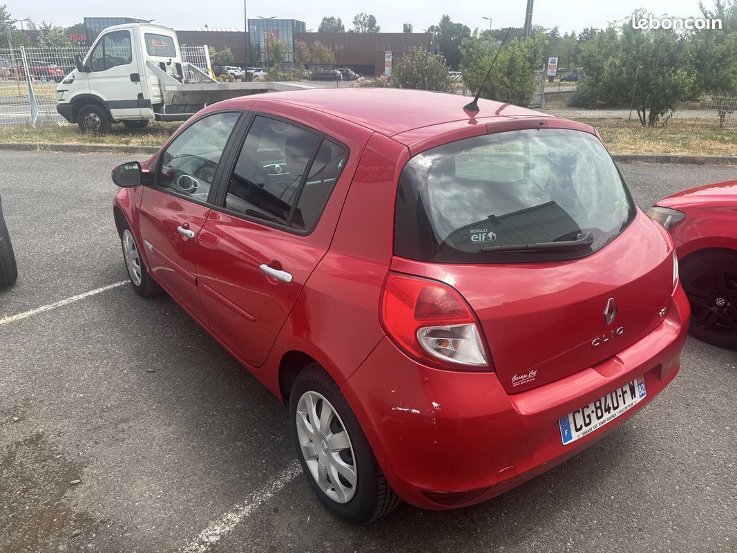 Renault CLIO III 1.5 DCI 75CH EXPRESSION CLIM ECO² 5P (image 3)