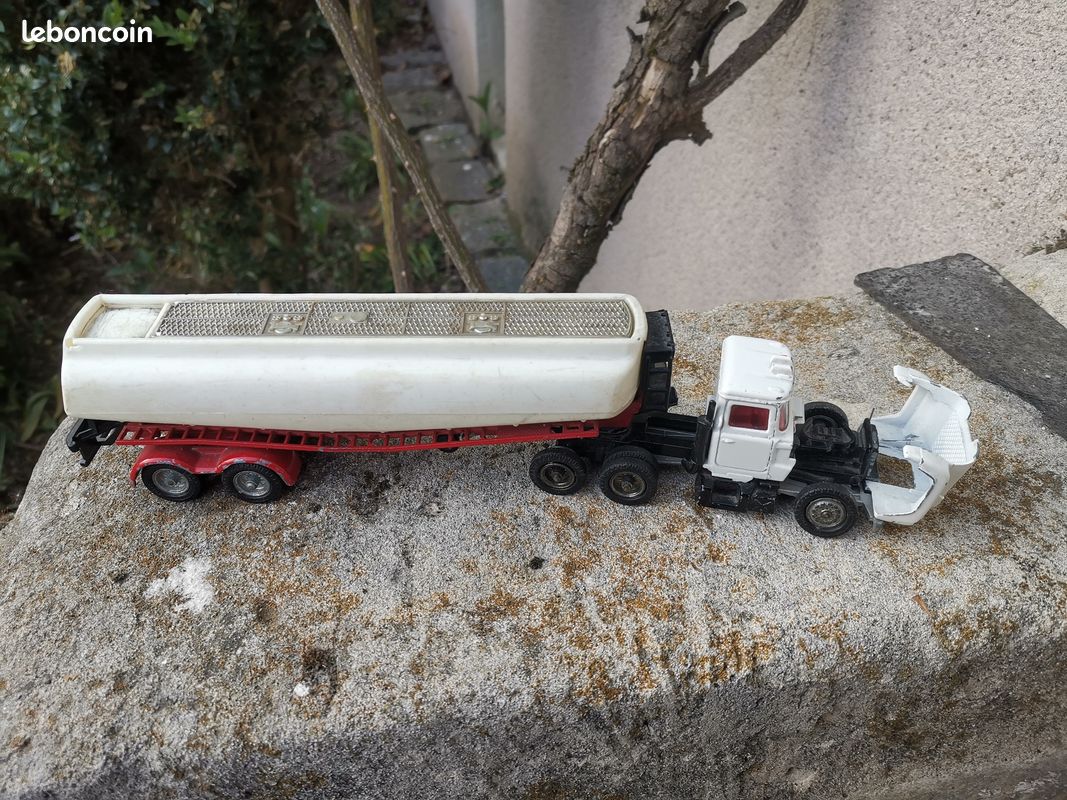 Camion citerne essence US Mack Corgi toys 1/50 eme (image 3)