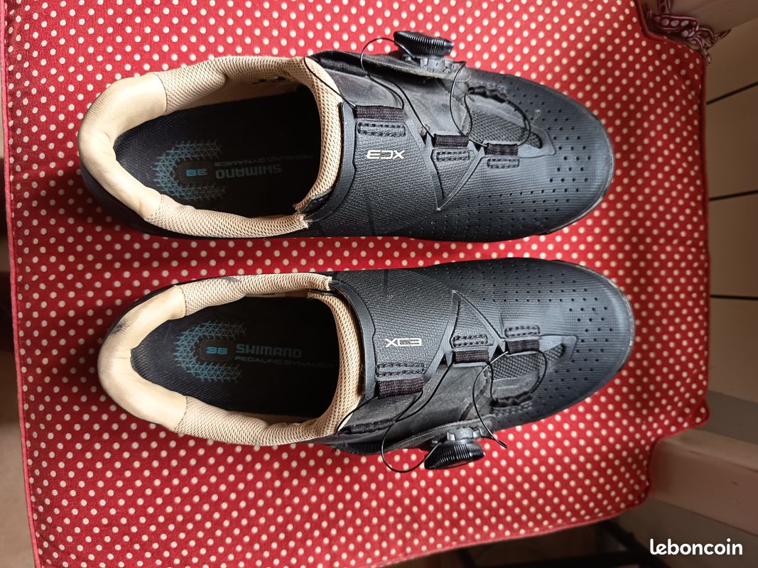 Chaussures Cyclisme Femme Shimano - Pointure 38 - Avec Clips - Noir - VTT - Occasion