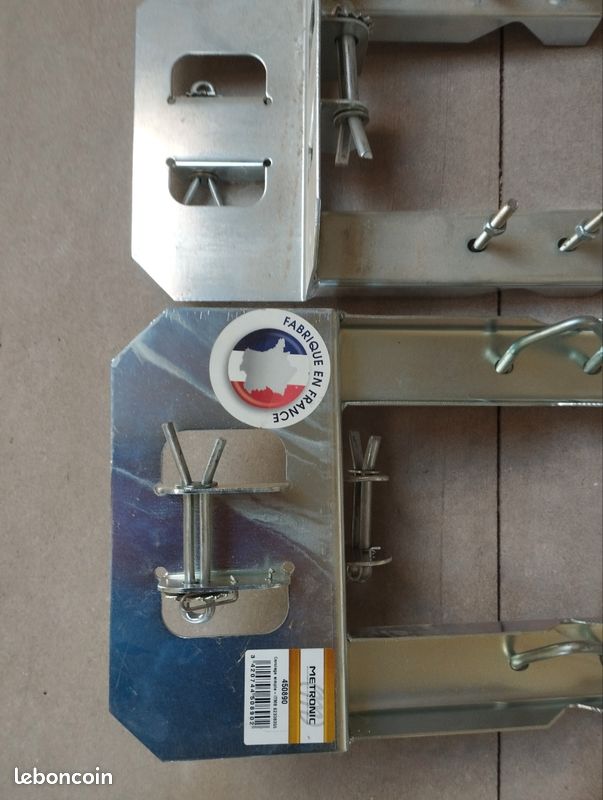 Support fixation mat d'antenne (image 1)