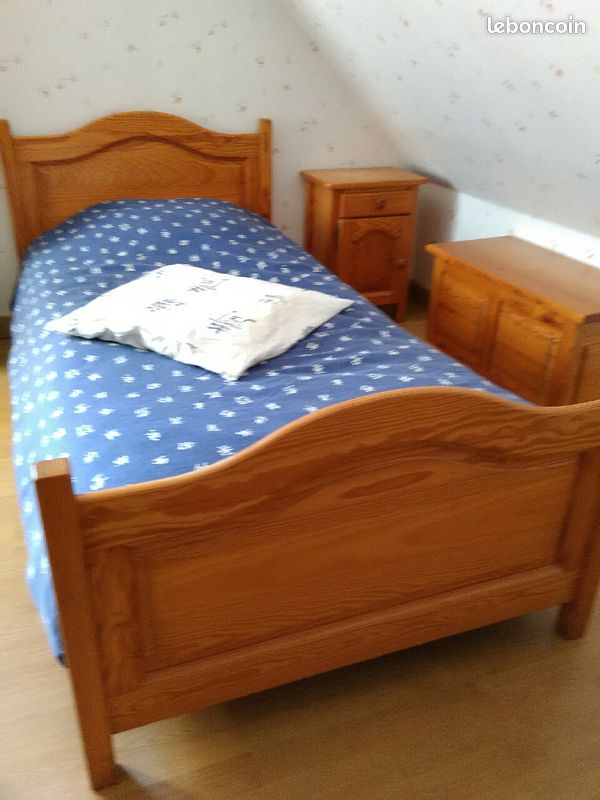 Chambre en pin (lit + chevet) (image 1)