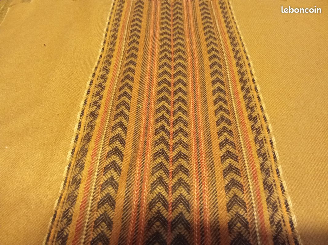 Morceau tissu marron avec motif (image 2)