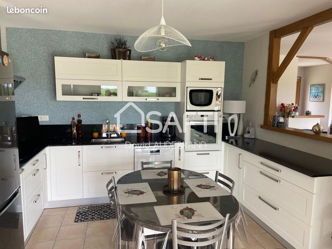 Pavillon 8 pièces 155 m² - Sauzé-Vaussais 79190 (image principale 2)