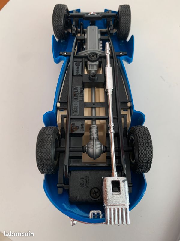 Miniature Burago 1/24 - Bugatti Atlantic 1936, Voiture De Sport Métal, Italie