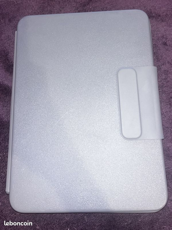 Clavier Logitech Rugged Folio pour Ipad 10ème génération (image 1)