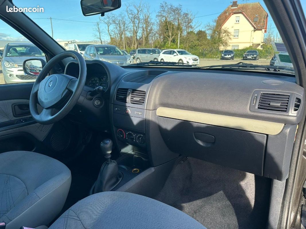 RENAULT Clio II 3 Portes Phase 2 1.2 i 60 cv (image 5)