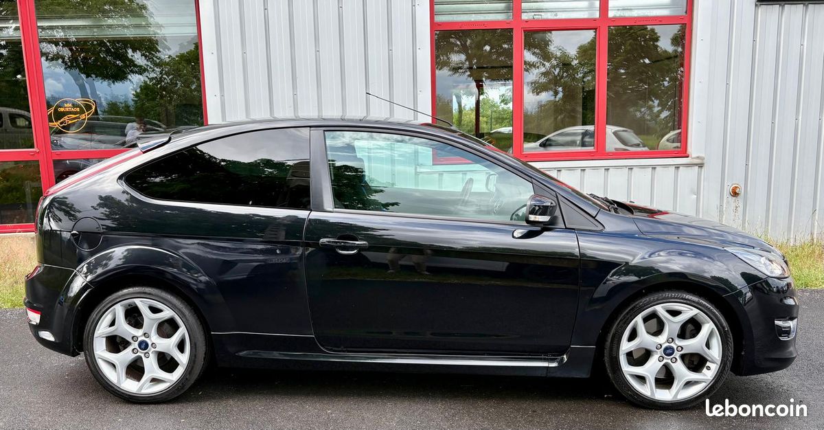 Ford Focus ST MK2 2.5 L Turbo 225 ch BVM6 - Recaro Vitres Teintées Jantes Alliage Démarrage Sans Clé - Suivie et Garantie 12 mois - A partir de 282e/mois (image 2)
