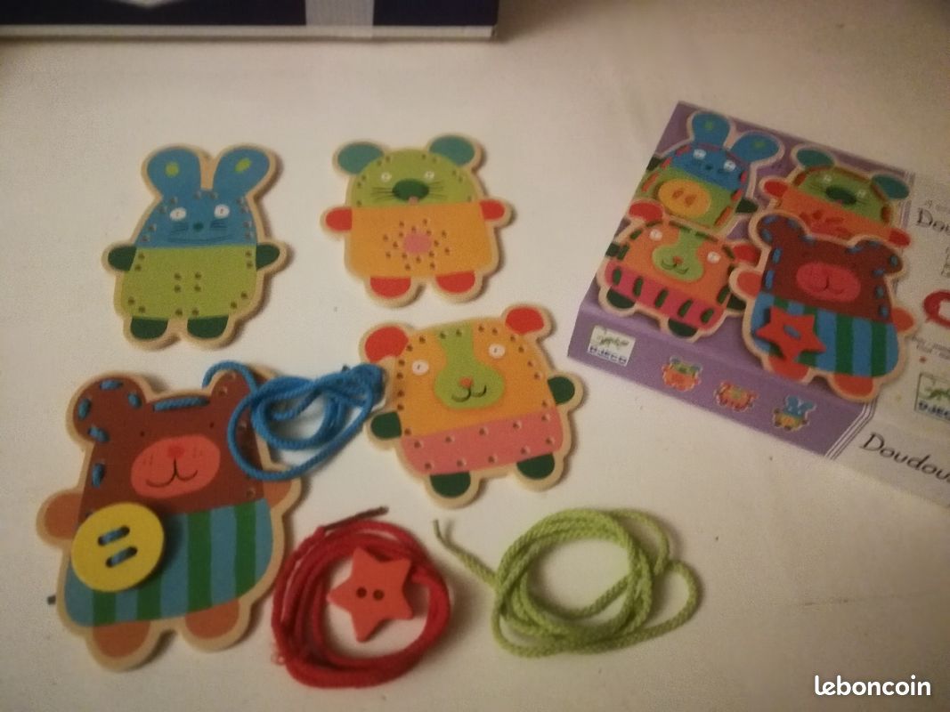 Jeu d'éveil au lassage, bois djeco (image 1)