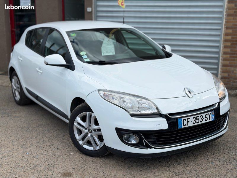 Renault Mégane 3 1.5 DCI 110 DYNAMIQUE 259470 KM GARANTIE 3 MOIS / GPS / BLUETOOTH / RADAR AR / CENTRALISATION / CLIMATISATION / RÉGULATEUR ET LIMITEUR DE VITESSE / RÉVISION À JOUR / DISTRIBUTION OK (image 2)