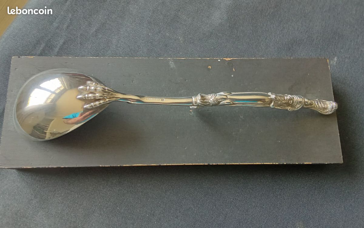 Christofle une cuillère du service de la marquise de PAIVA inspiré 