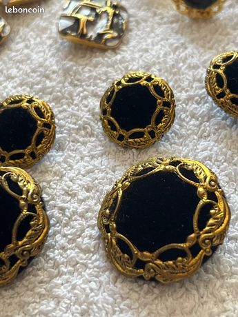 Lot De 21 Boutons Dorés Épais - Mercerie Ancienne, Occasion, Promotion