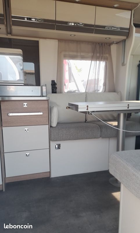 Camping-car Dethleffs trend T 7057 DBL lit central et salon face à face 7.40m (image 4)