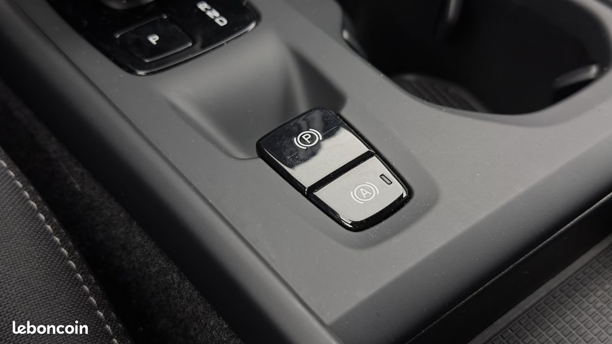 VOLVO XC40 T4 Recharge 129+82 ch DCT7 Start (image 24)