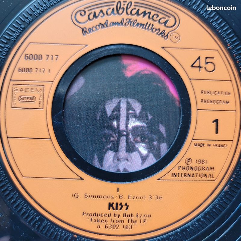 45t / kiss (image 3)