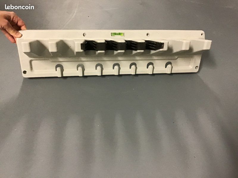 Porte outils mural avec niveau : 5 euros (image 1)