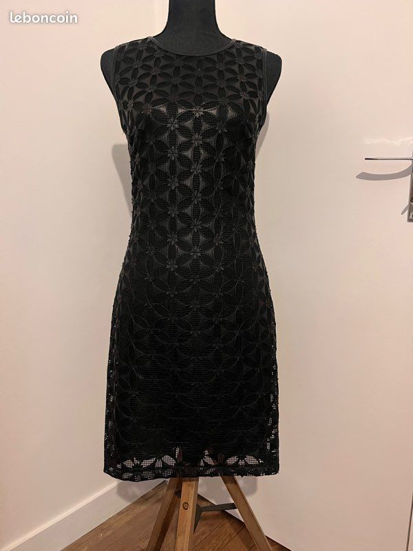 Robe noire bi-matière chic – Découpes laser florales 3D & Mesh (image 14)