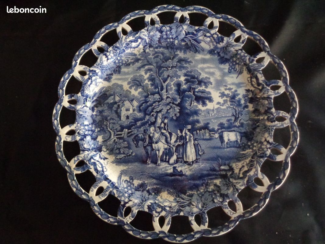 Grand plat à décor bleu et dentelle British scenery (image 2)