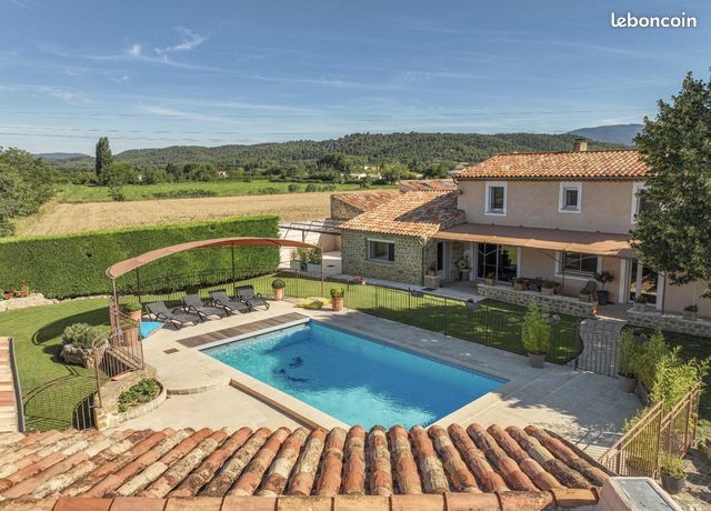 Villa 9 pièces 260 m²