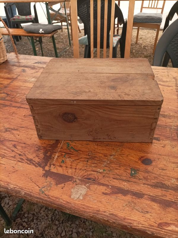 Ventouse avec sa boîte en bois (image 1)
