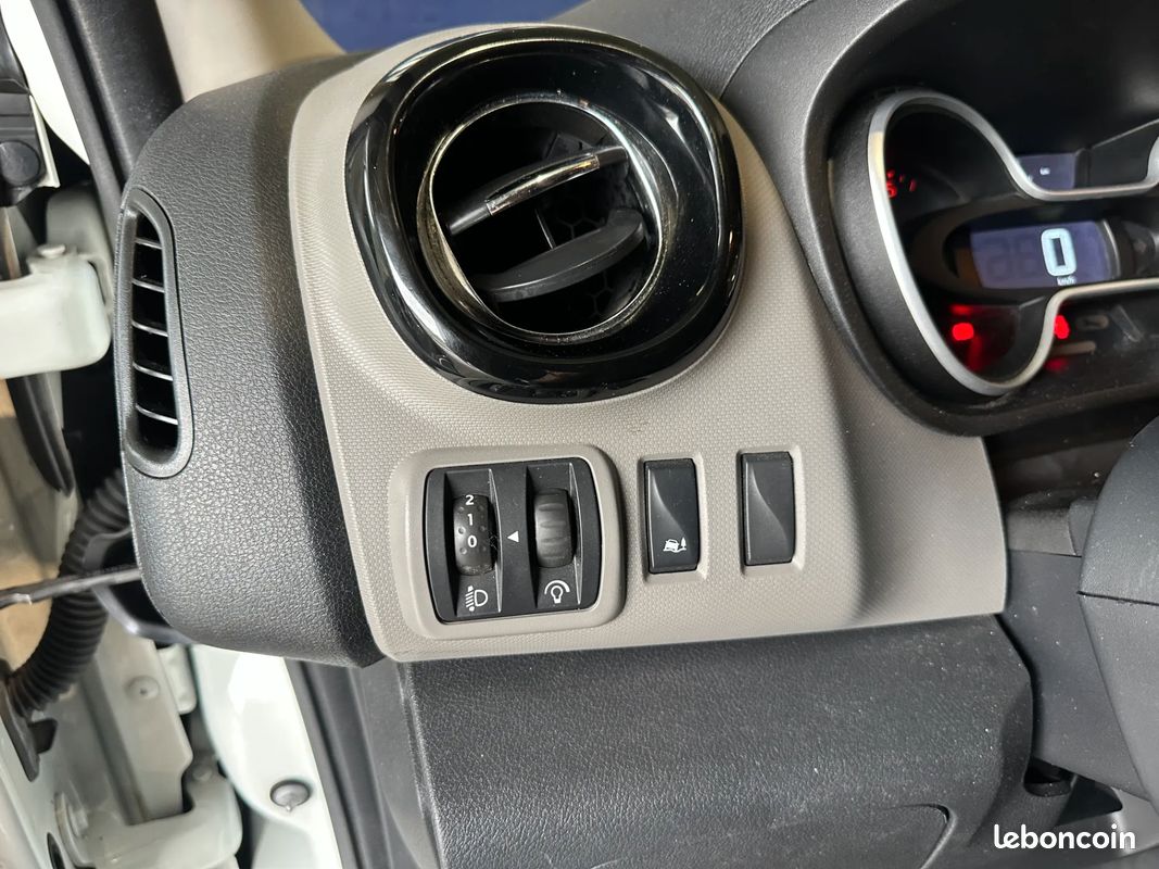 RENAULT Trafic Fg 1.6 D 125ch Grand Confort - 2018 - Bluetooth - Régulateur - Vitres surteintées (image 10)