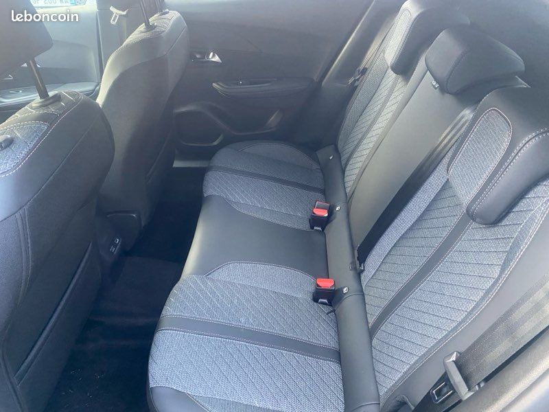 Peugeot 2008 allure hybride 1,2 (image 6)
