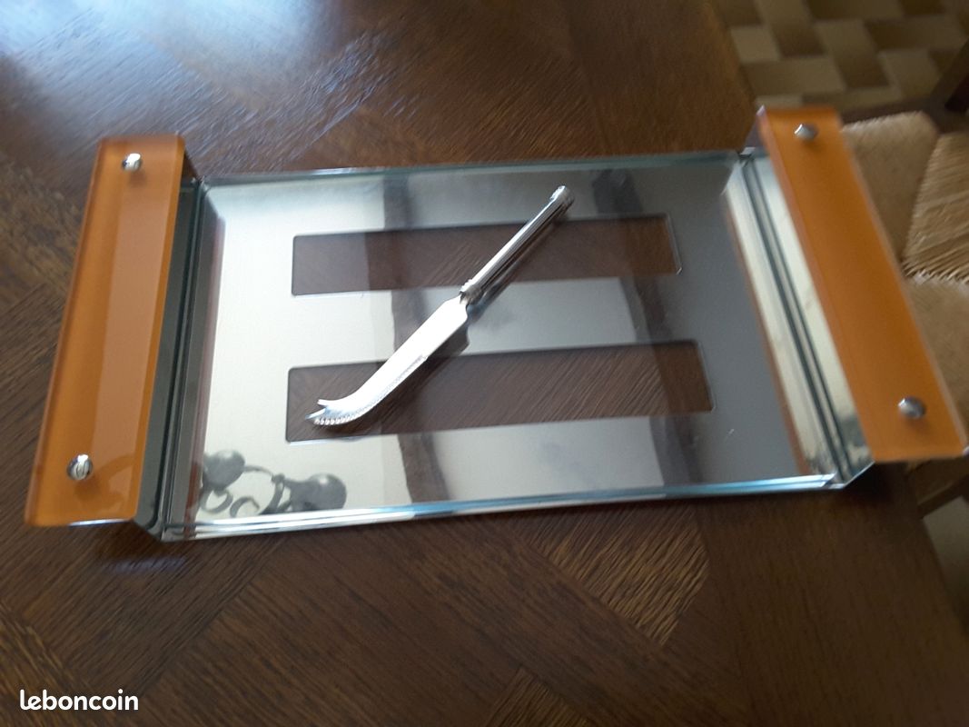 Plateau à fromage en verre et son couteau neufs (image 1)