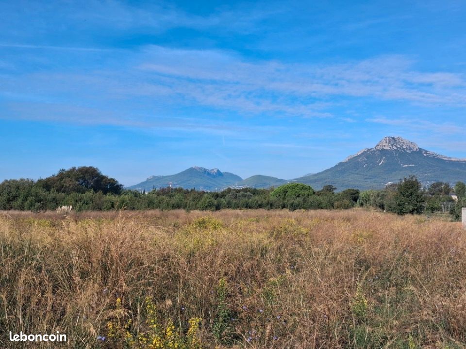 Terrain 770 m² La Crau · 290 000 €