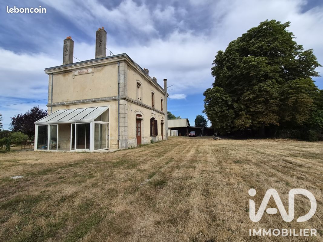 Maison 6 pièces 193 m² · à Brioux-sur-Boutonne · 193 m² · 130 000 €