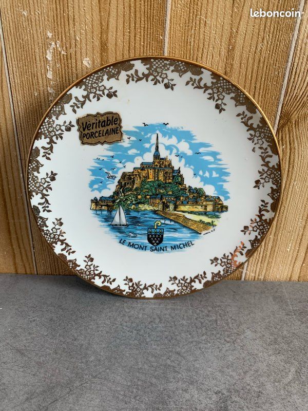 Assiette murale en porcelaine (image 1)