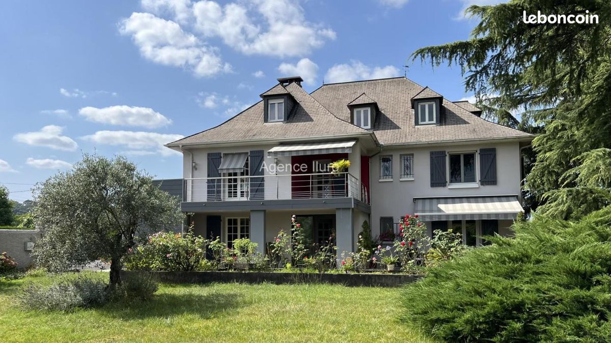 Maison 8 pièces 208 m² · à Oloron-Sainte-Marie · 208 m² · 273 000 €