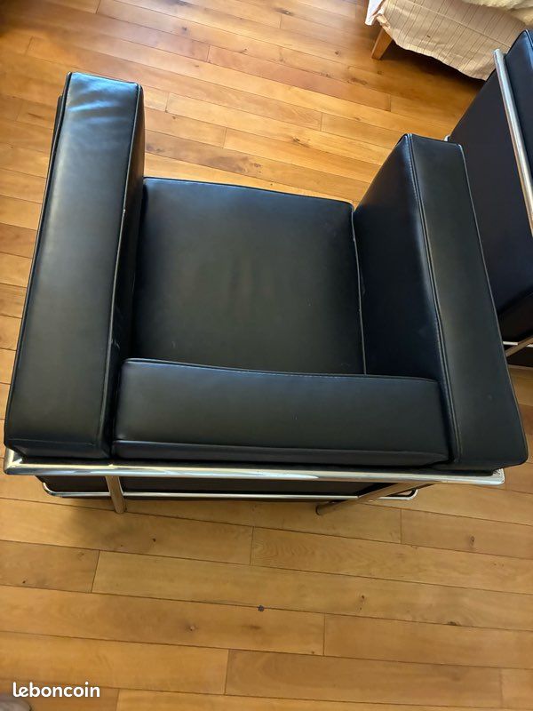 Salon design similiCuir Noir type LC 2 - acier chromé - 1 canapé et 1 fauteuil (image 5)