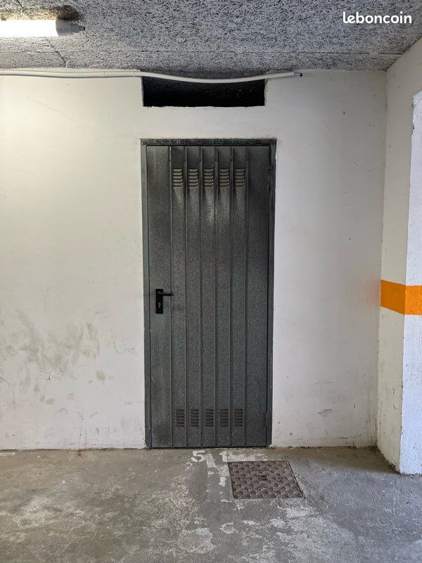 Local commercial 1 pièce 13 m² · à Calvi · 12,5 m² · 100 €